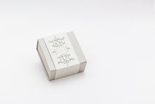 Kép betöltése a galériamegjelenítőbe: Bársonykék Nothrilien Diva nyaklánc