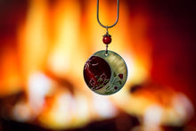 Kép betöltése a galériamegjelenítőbe: Meggypiros Solina Decent nyaklánc