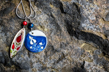 Kép betöltése a galériamegjelenítőbe: Bársonykék Tuliphen Decent nyaklánc