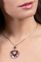 Kép betöltése a galériamegjelenítőbe: Mohazöld Trilliath Decent nyaklánc