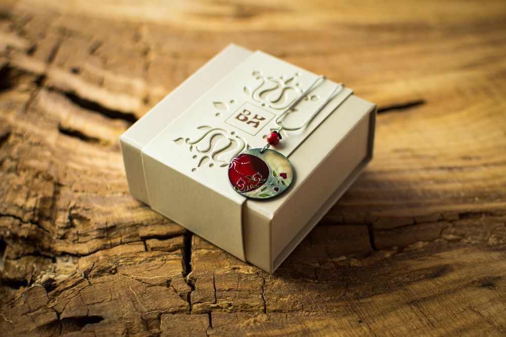 Cherry red Solina Decent necklace