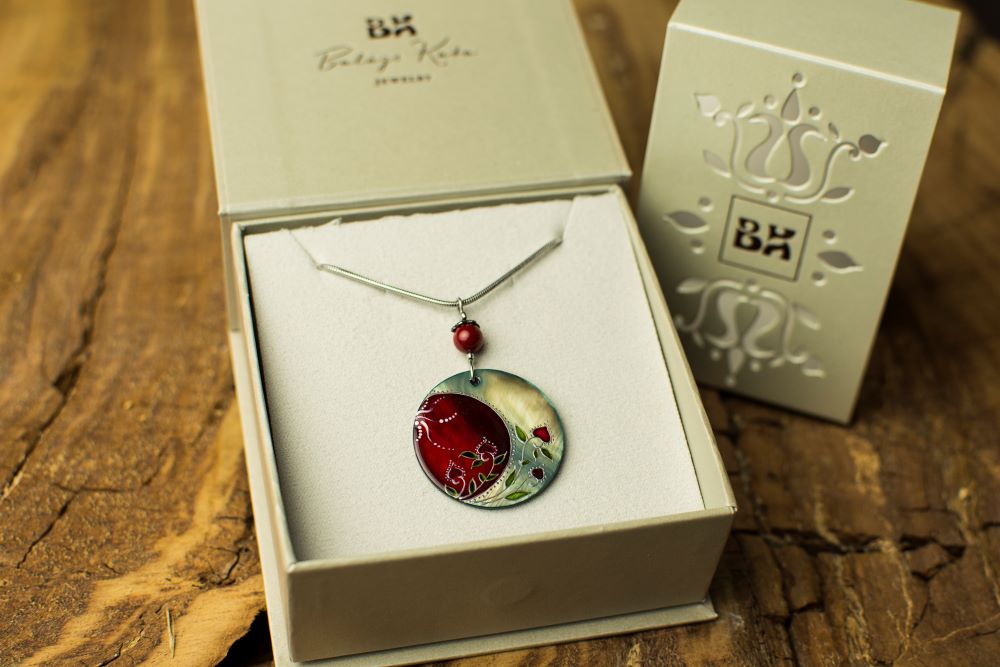 Cherry red Solina Decent necklace