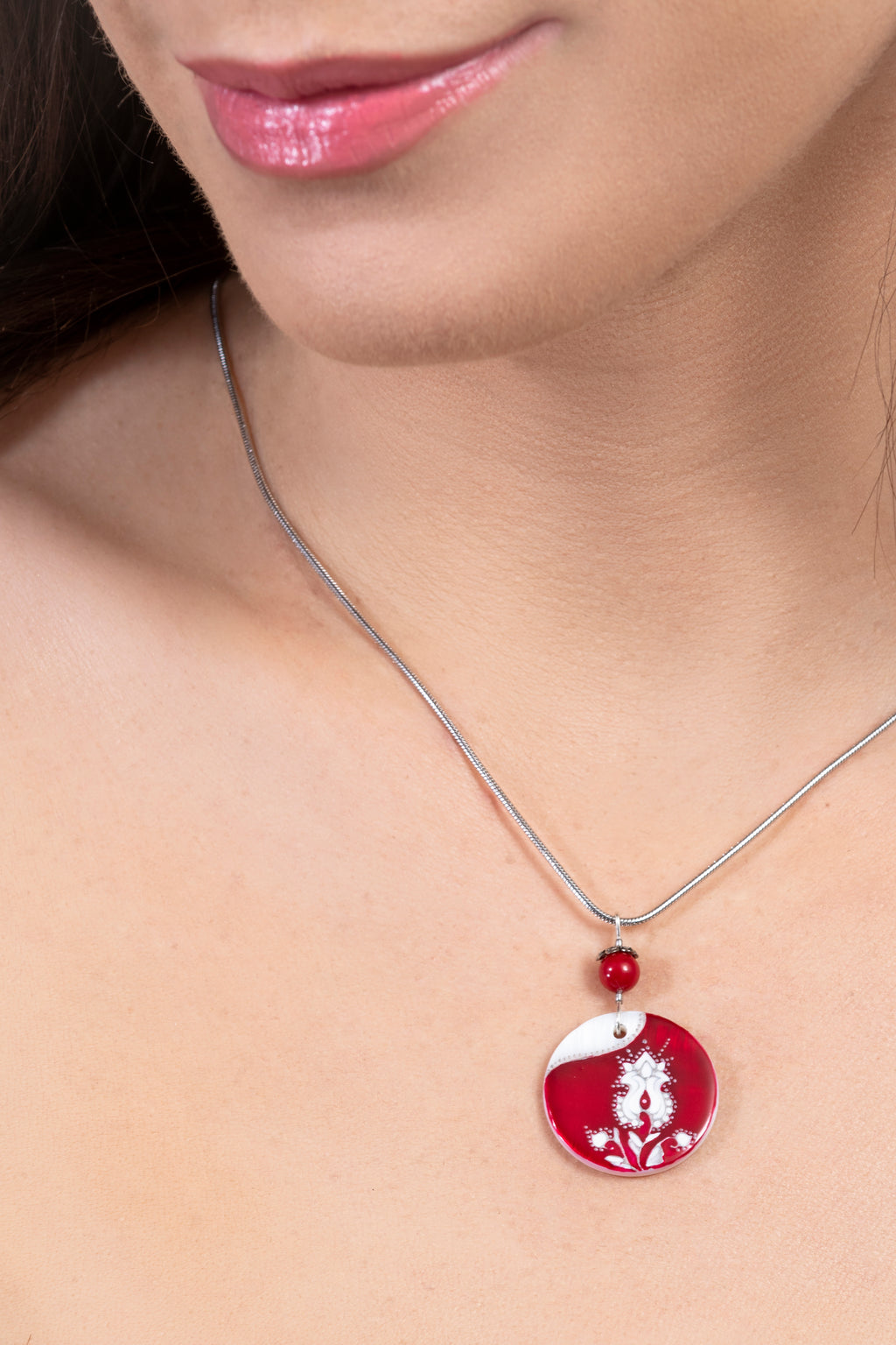 Cherry Red Tuliphen Decent necklace