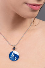 Load image into Gallery viewer, Velvet Blue Tuliphen Decent necklace
