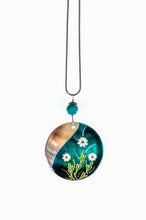 Load image into Gallery viewer, Aqua Sea Chamalis Diva necklace
