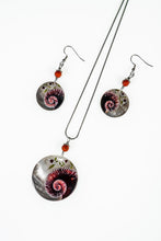 Load image into Gallery viewer, Spiralith Diva set with sun shaped pendant
