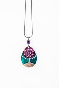 Nothrilien Diva necklace with teardrop shaped pendant