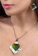 Load image into Gallery viewer, Tendrill Diva set with four elements-shaped pendant
