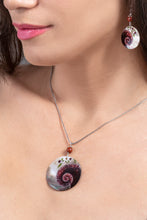 Load image into Gallery viewer, Spiralith Diva set with sun shaped pendant
