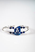 Load image into Gallery viewer, Velvet Blue Tuliphen bracelet
