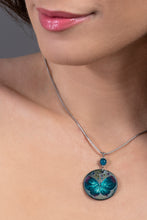 Load image into Gallery viewer, Lagoon Blue Laelleth Decent necklace
