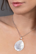 Load image into Gallery viewer, Moonlight Silver Nothrilien Diva necklace
